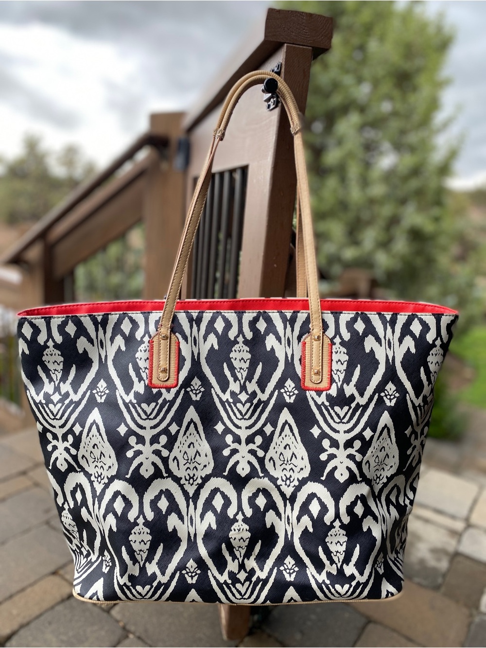 Stella & Dot Large La Totale Tote Black & Cream Ikat Coral Tan